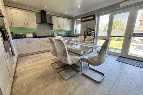 5 bedroom detached house for sale, Fantail Close, Thornton FY5