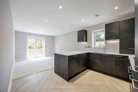 2 bedroom flat for sale, St Leonard’s, Ringwood, BH24 2NR
