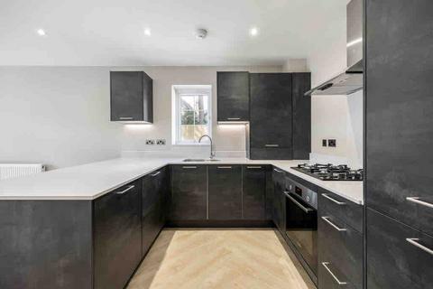 2 bedroom flat for sale, St Leonard’s, Ringwood, BH24 2NR