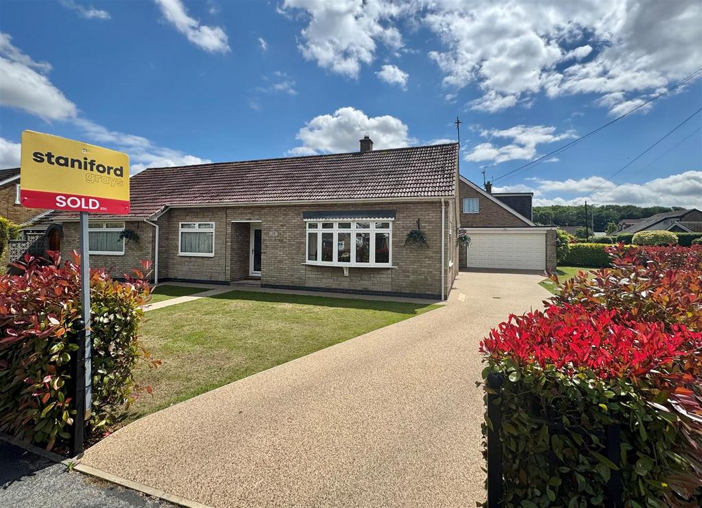 Mill Rise, Swanland HU14 4 bed detached bungalow - £425,000