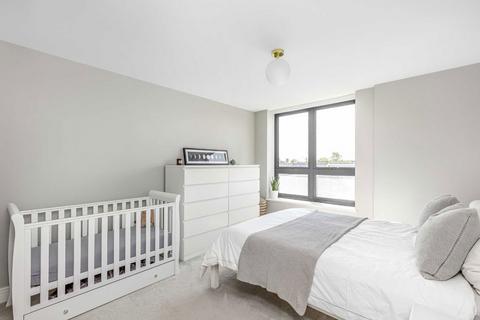 1 bedroom flat for sale, Antoinette Close, Kingston Upon Thames KT1