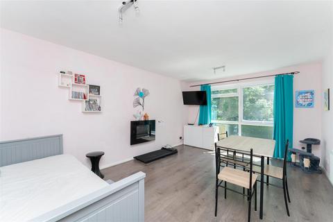 1 bedroom apartment for sale, Azalea Close, Hanwell