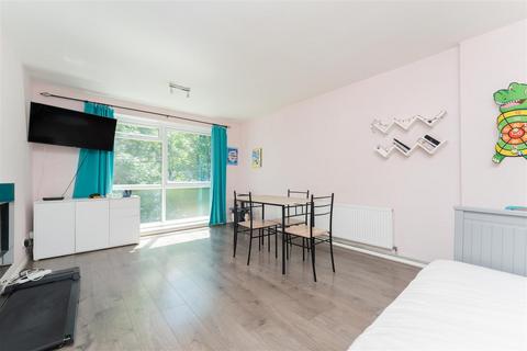 1 bedroom apartment for sale, Azalea Close, Hanwell