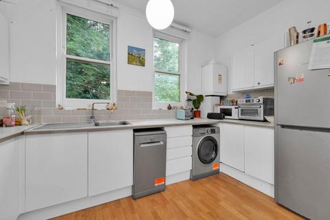 3 bedroom flat to rent, Cathcart Hill, Tufnell Park, London