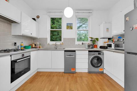 3 bedroom flat to rent, Cathcart Hill, Tufnell Park, London