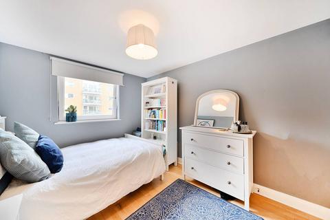 Smugglers Way, Putney, London, SW18