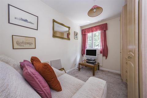 14 Basford Way, Windsor, SL4 4NF
