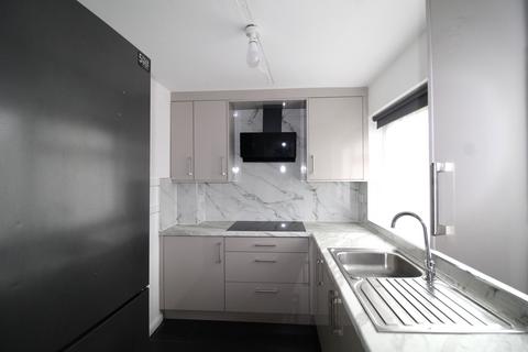 5 bedroom detached house to rent, Allenby Road, Southall UB1