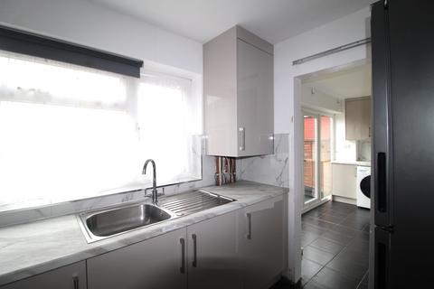 5 bedroom detached house to rent, Allenby Road, Southall UB1
