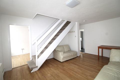 5 bedroom detached house to rent, Allenby Road, Southall UB1