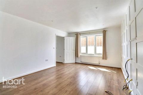 4 bedroom detached house to rent, Eagle Mews, BEDFORD