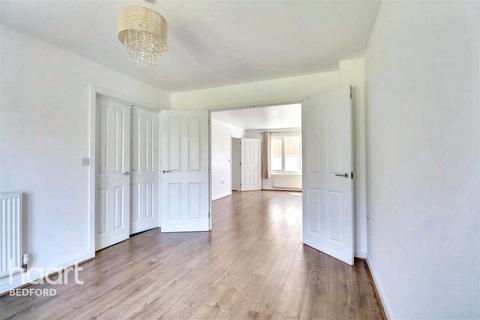 4 bedroom detached house to rent, Eagle Mews, BEDFORD