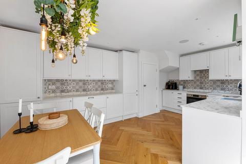 64 Station Avenue, Epsom, KT19 9UG