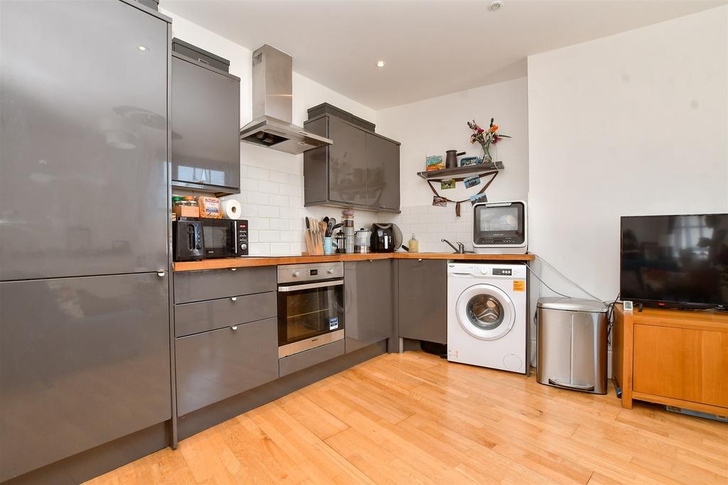 Lounge / Kitchen