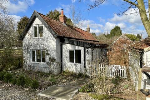 3 bedroom detached house for sale, Bridge Cottage, 40 Fairfield Road, Framlingham, Woodbridge, Suffolk IP13 9LH