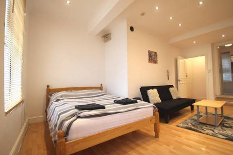 undefined, Goswell Road, London EC1M