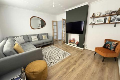 3 bedroom house to rent, Woodcote Avenue, London NW7