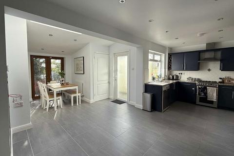 3 bedroom house to rent, Woodcote Avenue, London NW7