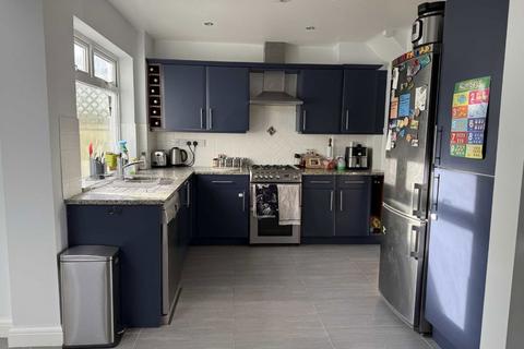 3 bedroom house to rent, Woodcote Avenue, London NW7