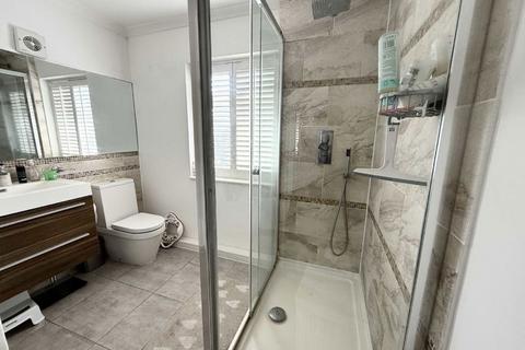 3 bedroom house to rent, Woodcote Avenue, London NW7