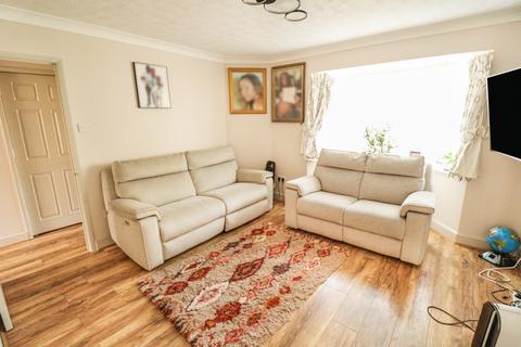 18 Catharine Close, Chafford Hundred, Grays, RM16 6QH