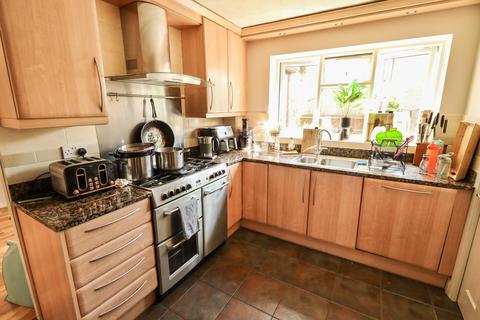 18 Catharine Close, Chafford Hundred, Grays, RM16 6QH