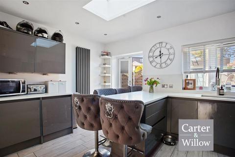 3 bedroom terraced house for sale, Adomar Road, Dagenham, Essex