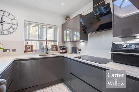 3 bedroom terraced house for sale, Adomar Road, Dagenham, Essex