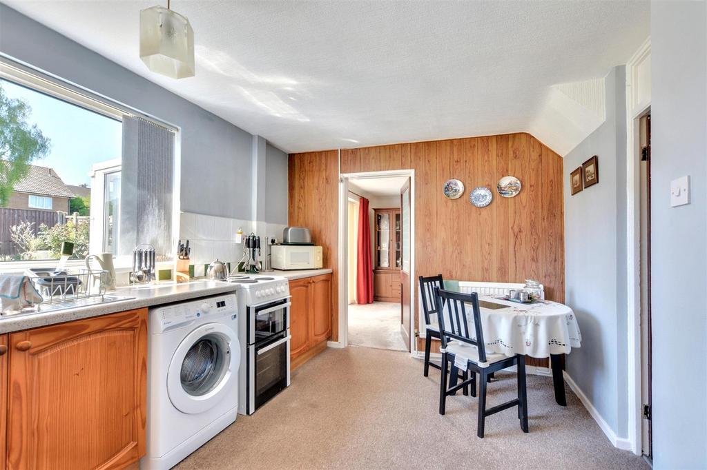 Kitchen 2.jpeg