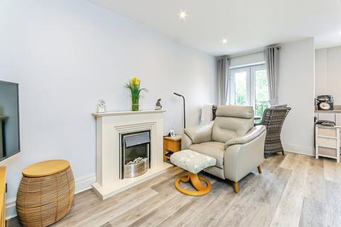 2 bedroom retirement property for sale, Limpsfield Road, Warlingham CR6
