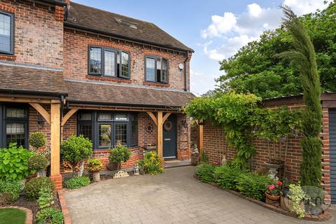 Marlow Court, Spitalfields Road, Alton, Hampshire, GU34