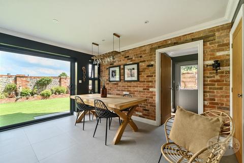 3 bedroom semi-detached house for sale, Marlow Court, Spitalfields Road, Alton, Hampshire, GU34