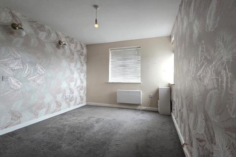 2 bedroom flat to rent, 42 Hainault Road, Romford, RM5