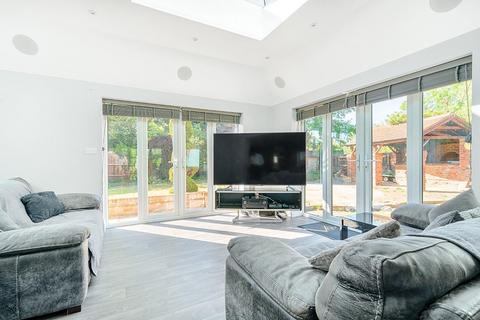 6 bedroom end of terrace house for sale, Lunsford Lane, Larkfield, Aylesford