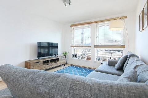 12/10 Constitution Street, Edinburgh, EH6 7BT