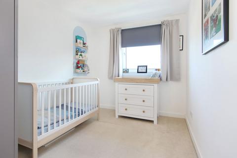 12/10 Constitution Street, Edinburgh, EH6 7BT