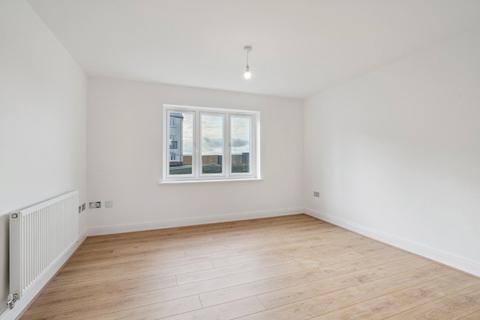 2 bedroom apartment for sale, Elmdale, Heyford Park, Upper Heyford, Bicester, OX25