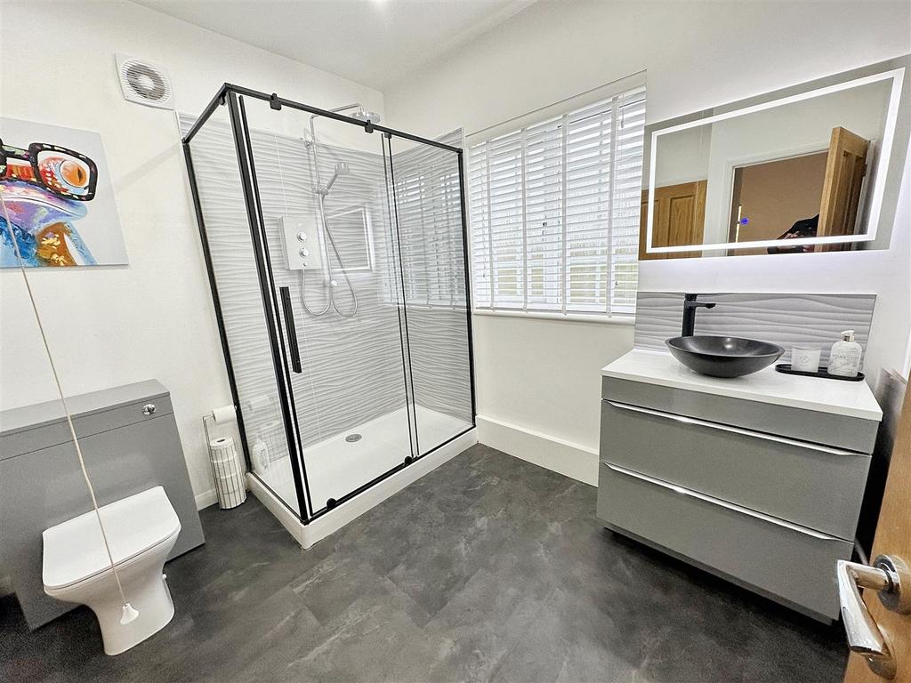 Shower Room.jpg