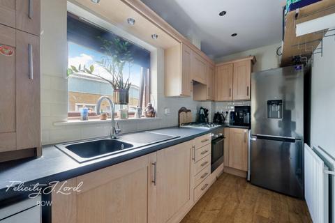Brabazon Street, London, E14