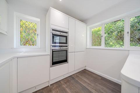 16 Romney Drive, Bromley, BR1 2TE