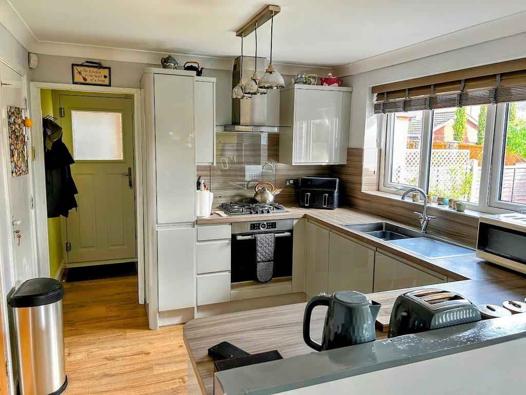 Kitchen dining area
