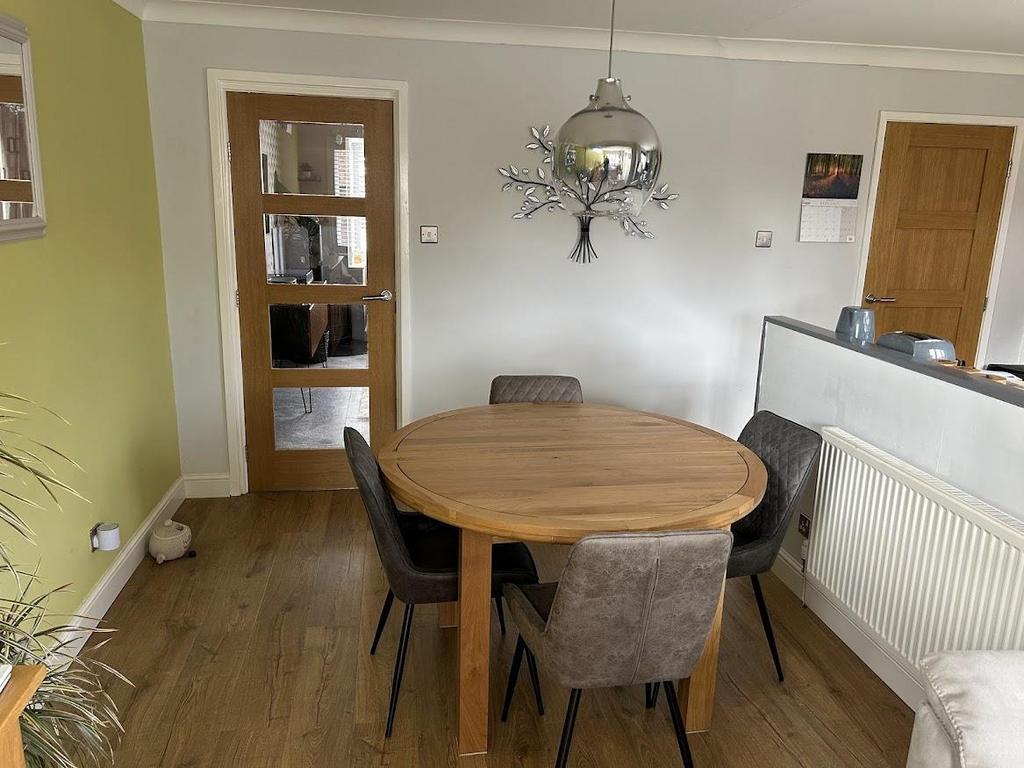 Kitchen dining area