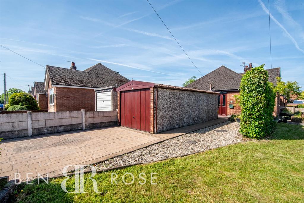 Garage/Driveway