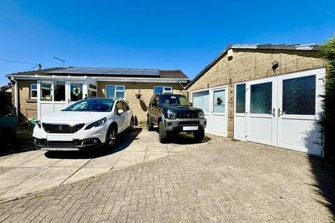2 bedroom detached bungalow for sale, Elliot Court, Bradford BD13