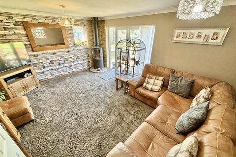 2 bedroom detached bungalow for sale, Elliot Court, Bradford BD13