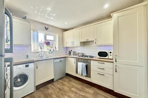 2 bedroom detached bungalow for sale, Elliot Court, Bradford BD13