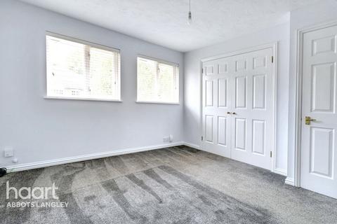 21 Lapwing Way, Abbots Langley, WD5 0GG