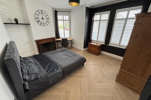 1 bedroom in a house share to rent, Chapel Road, Sale