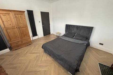 1 bedroom in a house share to rent, Chapel Road, Sale