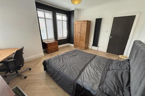 1 bedroom in a house share to rent, Chapel Road, Sale